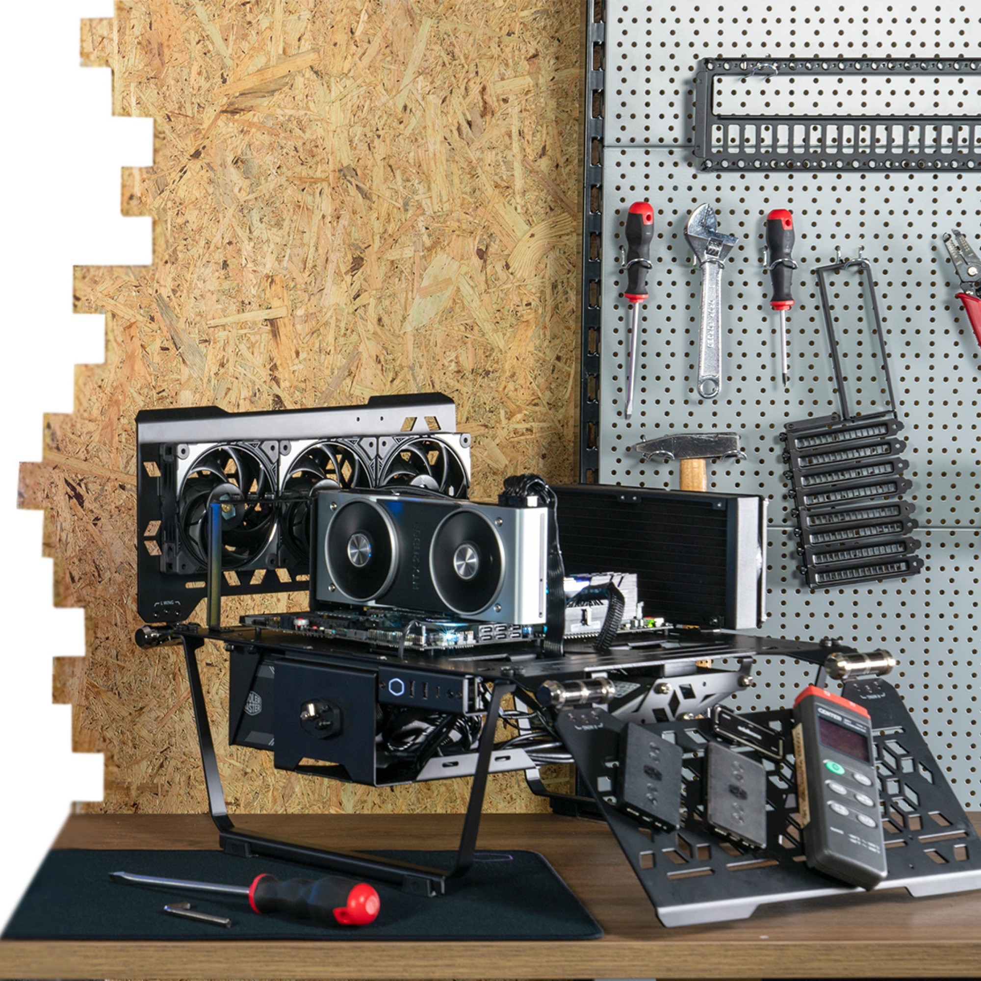 COOLER MASTER MASTERFRAME 700