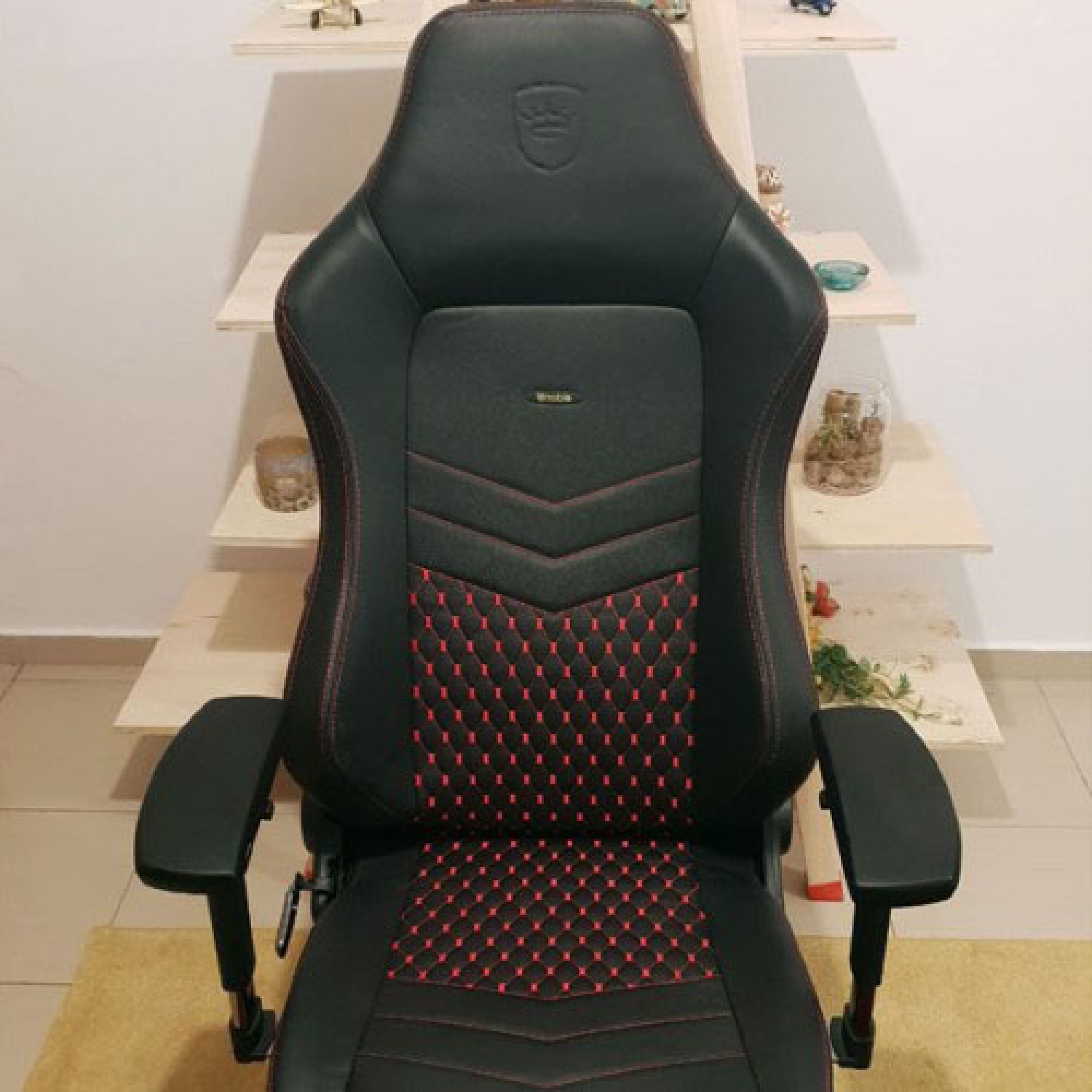 Noblechairs Hero Αληθινό Δέρμα, Μαύρη με Κόκκινες ραφές