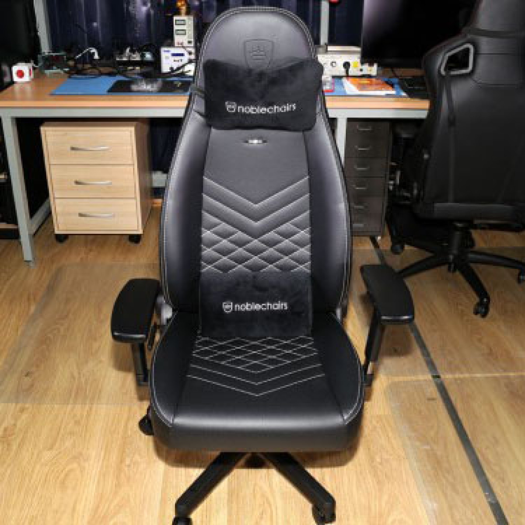 Noblechairs Icon (PU) δερματίνη, Μαύρη με Λευκές ραφές